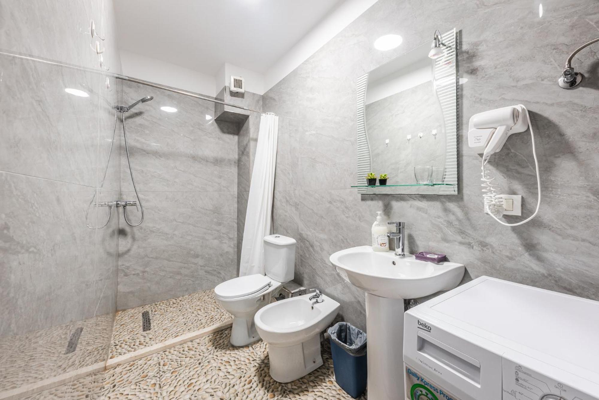 Sisi'S Apartments-Tirana City Center מראה חיצוני תמונה